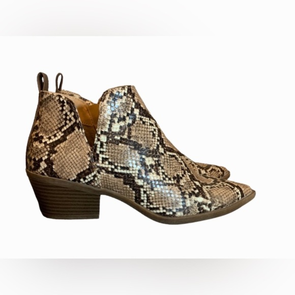 BOHO Sexy Faux Snakeskin Side Zip 1 7/8” Wood Grain Heel Booties Cowboy Boots - Picture 3 of 6